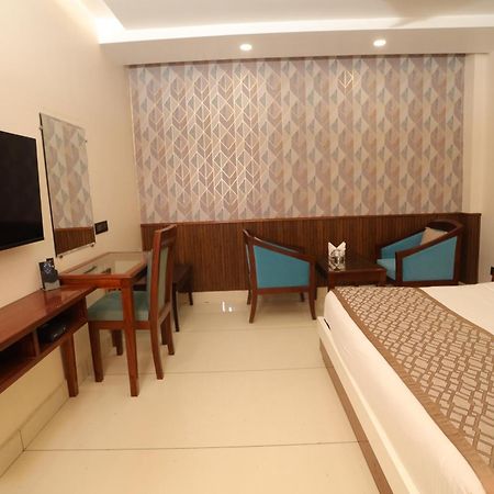 Hotel Leela Grande Карнал Экстерьер фото