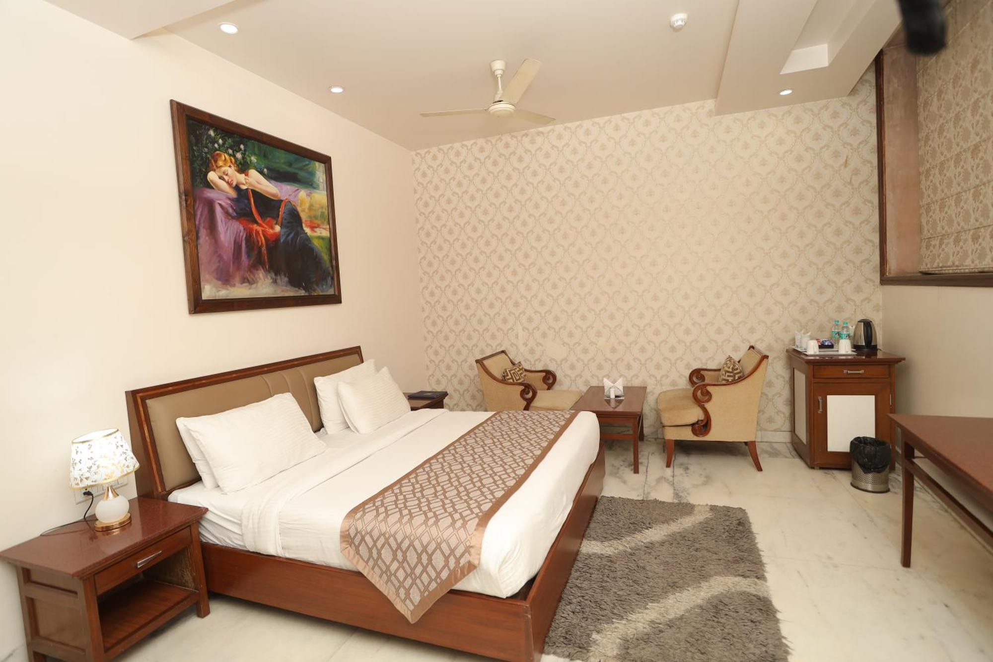Hotel Leela Grande Карнал Экстерьер фото