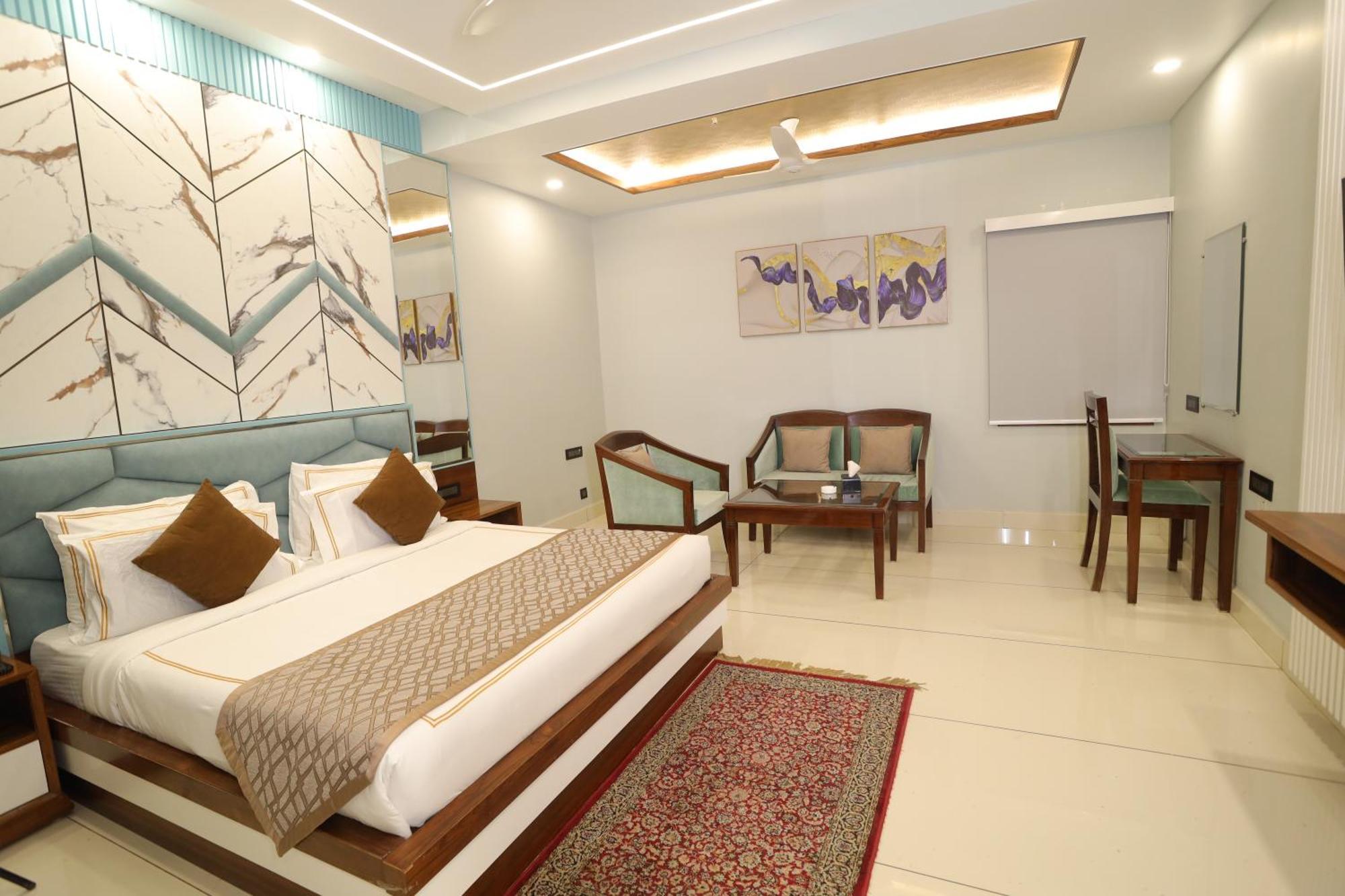 Hotel Leela Grande Карнал Экстерьер фото