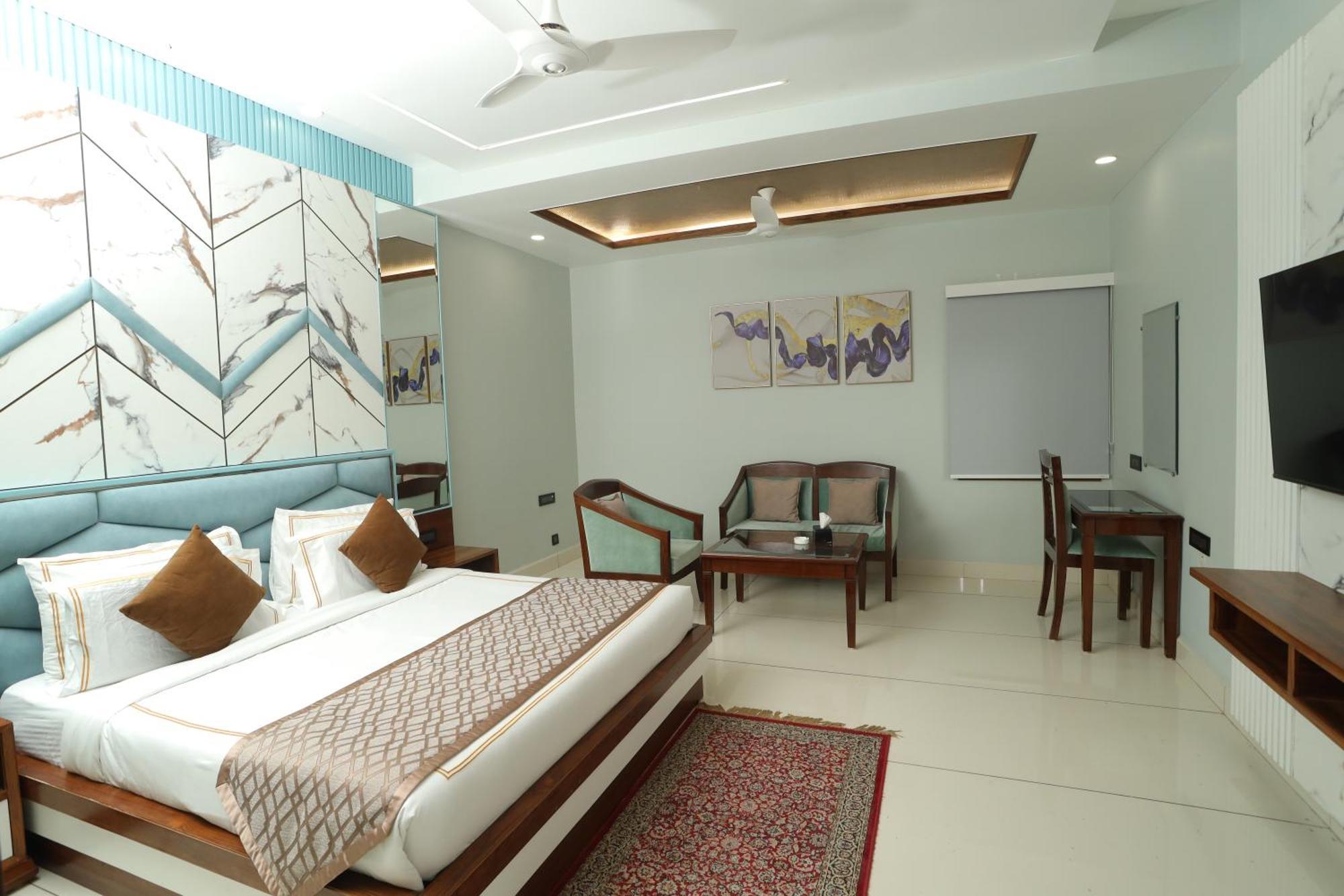 Hotel Leela Grande Карнал Экстерьер фото